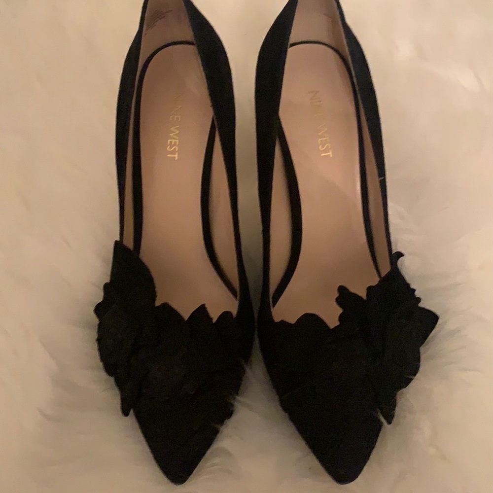 Stunning Like New Nine West Suede Heels